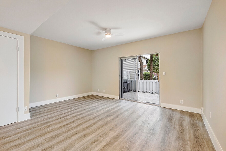 Building Photo - 2757 NE 15th St