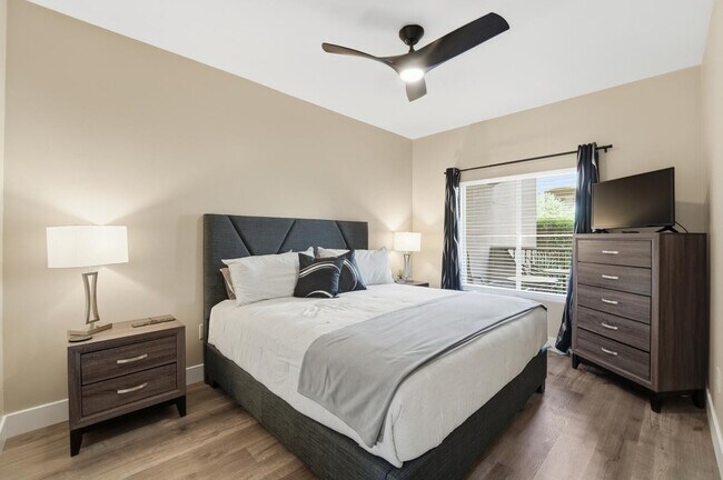 Building Photo - 5450 E Deer Valley Dr