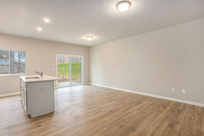 Building Photo - 3517 E Sedge Wren Dr