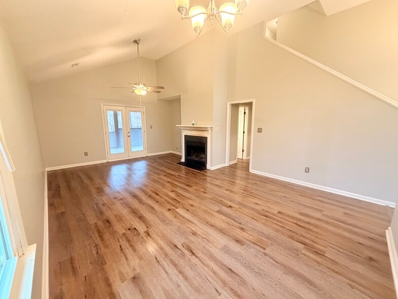 Building Photo - 12951 Copperfield Ln