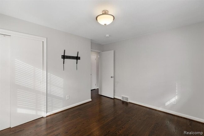 Building Photo - 3221 Shenandoah Dr