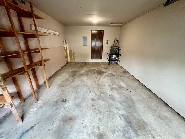 Building Photo - 182 SE Atwood Ave