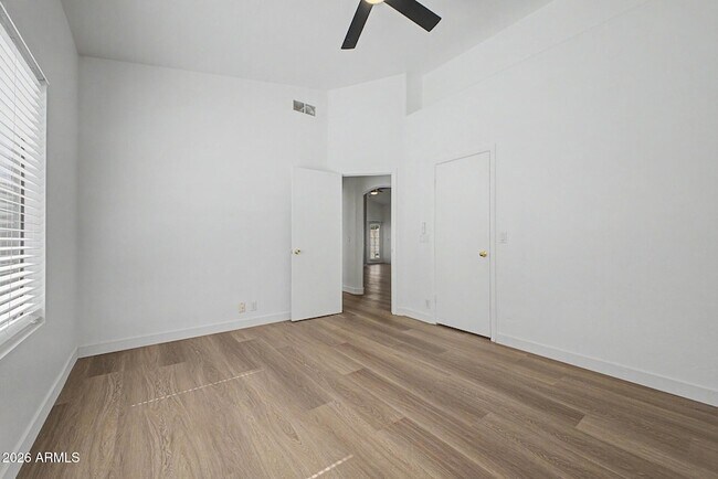 Building Photo - 8868 W Laurel Ln
