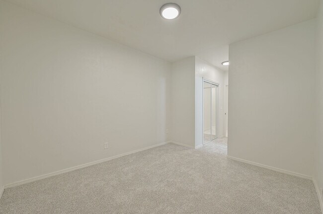 Building Photo - 3501 Sycamore Dr