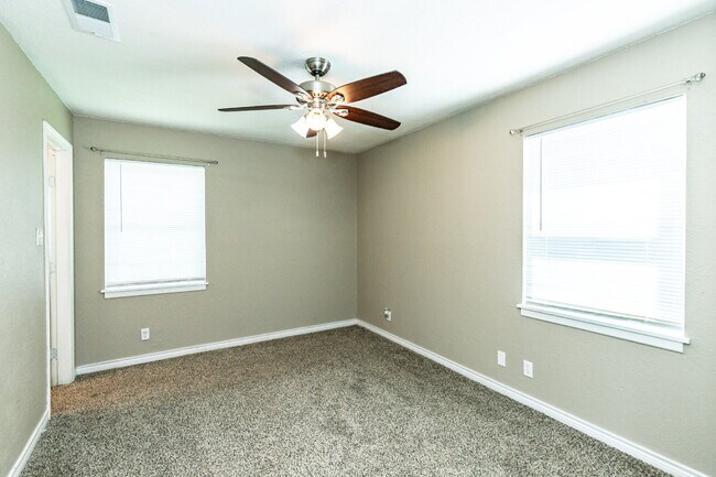 Building Photo - Sharp 3 Bedroom in LISD