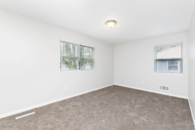 Building Photo - Roomy Belton Duplex Near Downtown with Basement Space