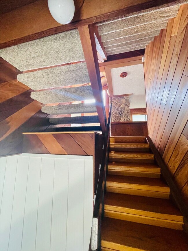 Building Photo - Coastal Living just step away from the BEACH~ Spacious - 3 story home with large living/dining ar...