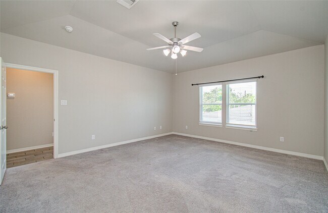 Building Photo - 1705 Bayway Dr