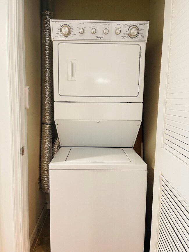 Building Photo - 600 W Russell St