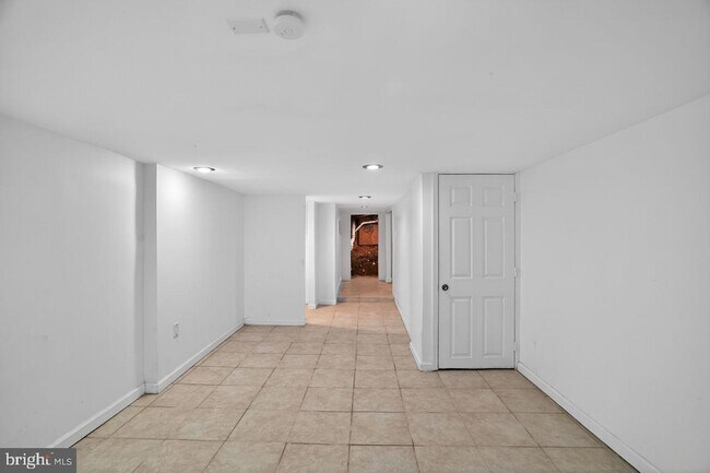 Building Photo - 1302 N Dover St