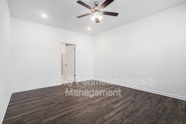 Building Photo - 607 Silver Moon Dr
