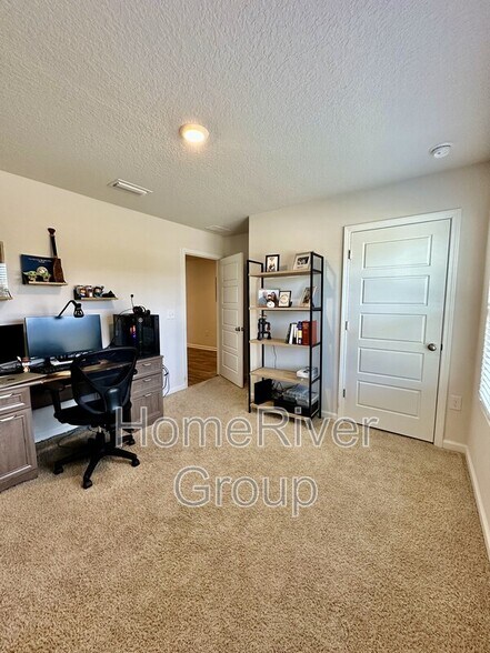 Building Photo - 2316 Kirkwood Dr
