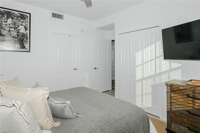 Building Photo - 15835 Grn Acrs Ave