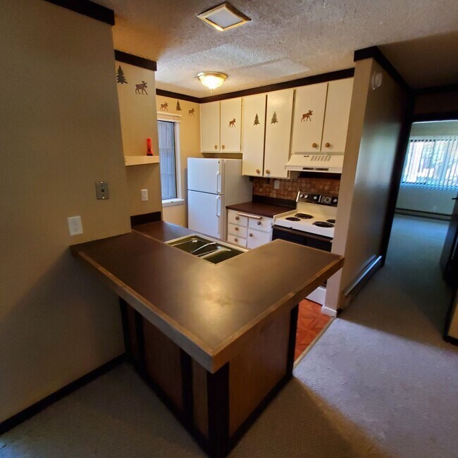 Building Photo - New Listing! LONG TERM: Great Amenities! Spacious Interior! Private Beach!