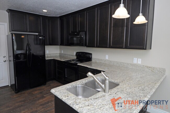 Building Photo - 3755 N Prairie Grass Dr