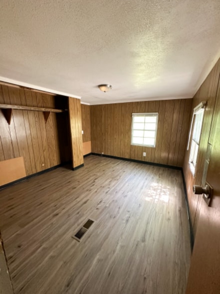 Building Photo - 2006 10th Ave N