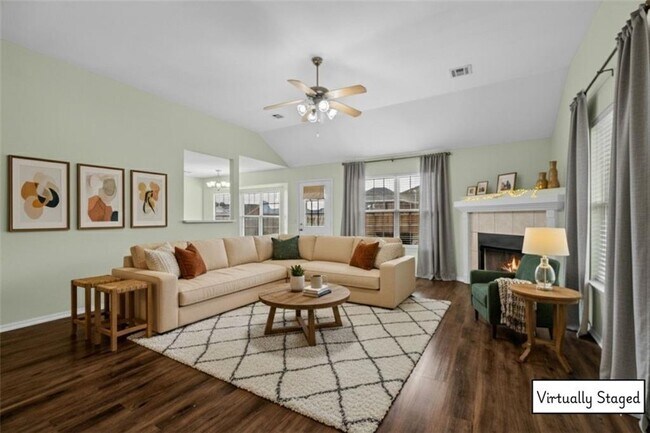 Building Photo - 1901 SW Columbus Rd