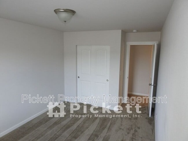 Building Photo - 4222 Andasio Loop SE
