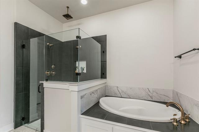 Building Photo - 2104 Palafox Dr