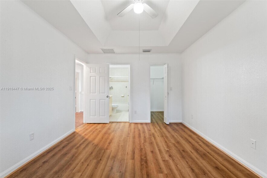 Building Photo - 1406 SE 26th Ct