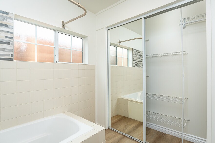 Building Photo - 5617 Katherine Ave