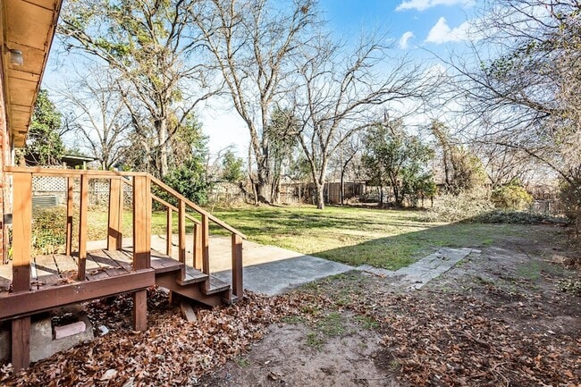 Building Photo - 10818 Sharondale Ln