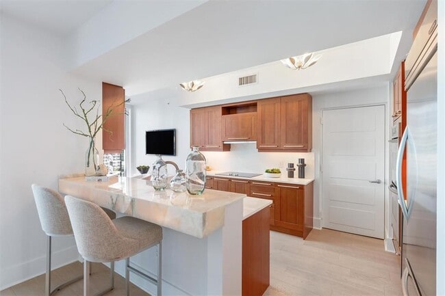 Building Photo - 333 Las Olas Way