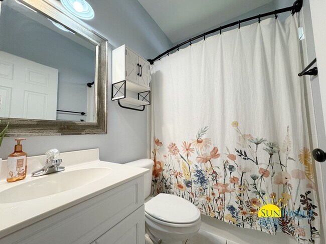 Building Photo - Spacious & Updated 3 Bedroom Home in Niceville-Near Eglin AFB!