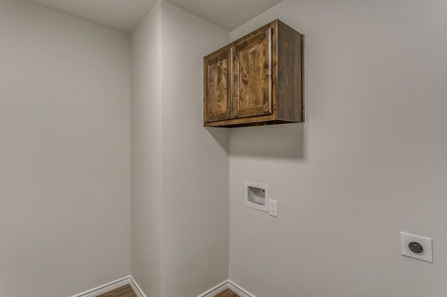 Building Photo - ASK ABOUT OUR MOVE IN SPECIAL