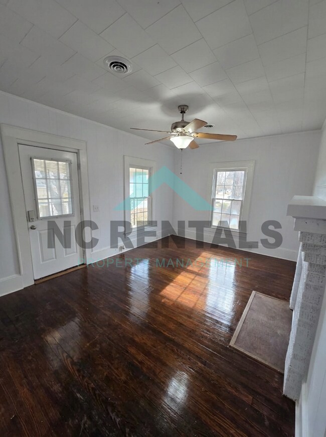 Building Photo - 204 N 6th Ave