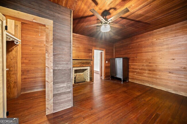 Building Photo - 497 Old Hwy 85