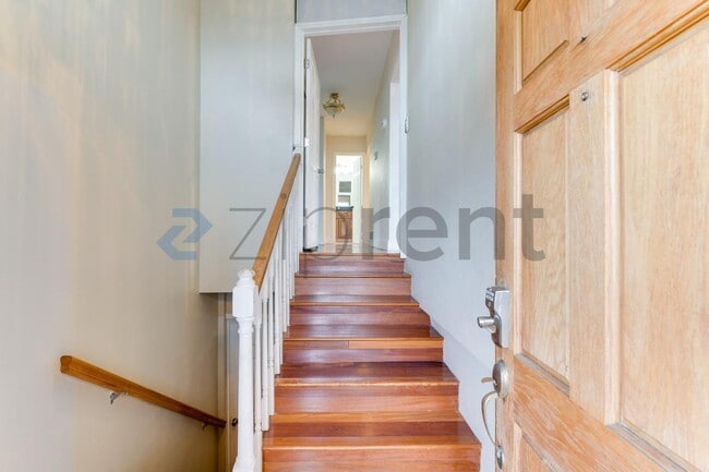 Building Photo - 10123 Cornell Ave S