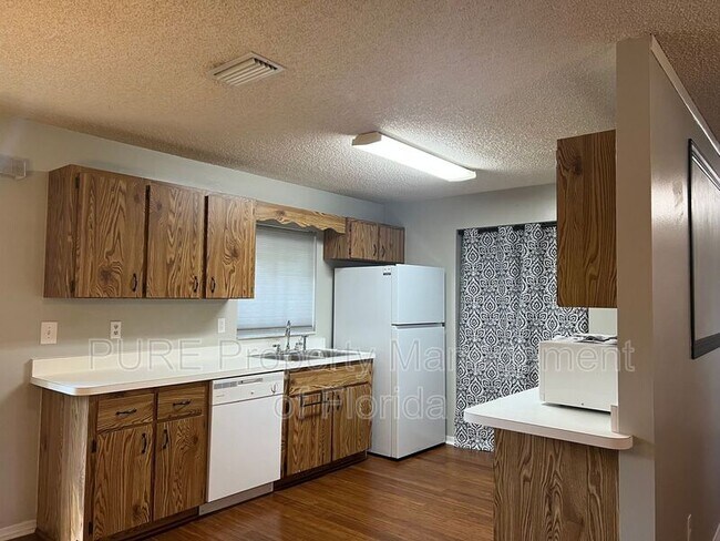 Building Photo - 70 Almond Rd