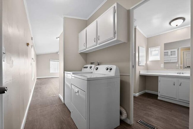 Building Photo - 157 1st Ave