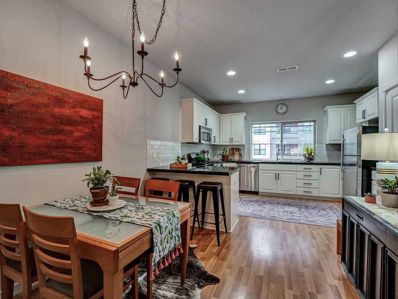 Building Photo - 8918 SW Elena Ln