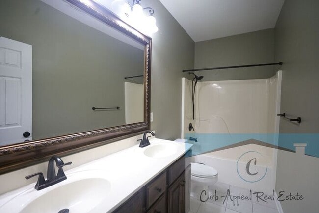 Building Photo - 4 bedroom 2 bath recently built home (Nett...