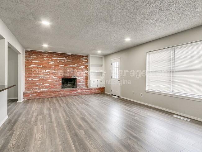 Building Photo - 8506 Candlewood Dr