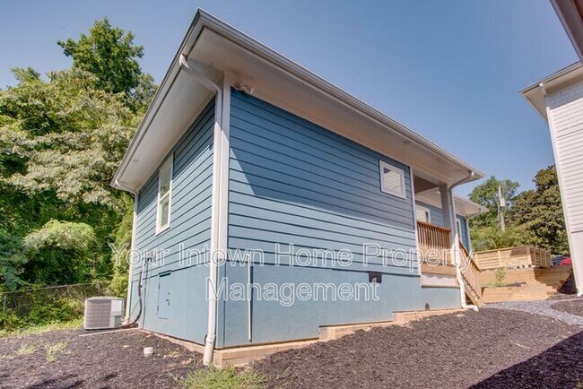 Building Photo - 2800 Mango Cir NW