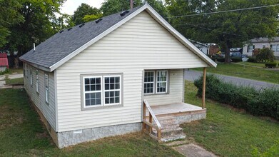 Building Photo - Newly Remodeled 3 Bedroom, 1 bath Home