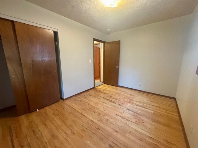 Building Photo - 3 bedroom, 2 bath in NE Lincoln