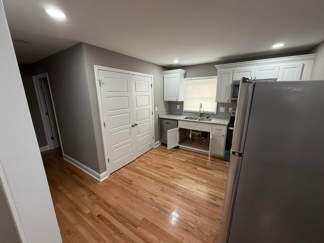 Building Photo - 402 Gunn St