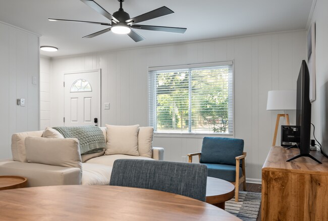 Building Photo - 8 Grove St