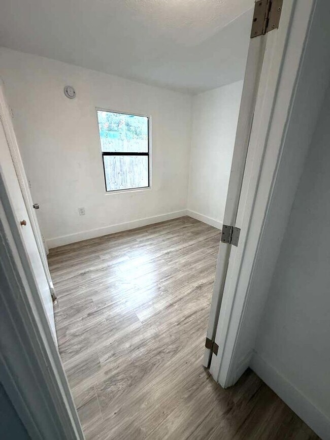 Building Photo - 326 NW 96th St