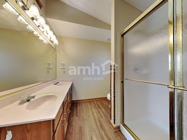 Building Photo - 6471 Willow Bend Dr