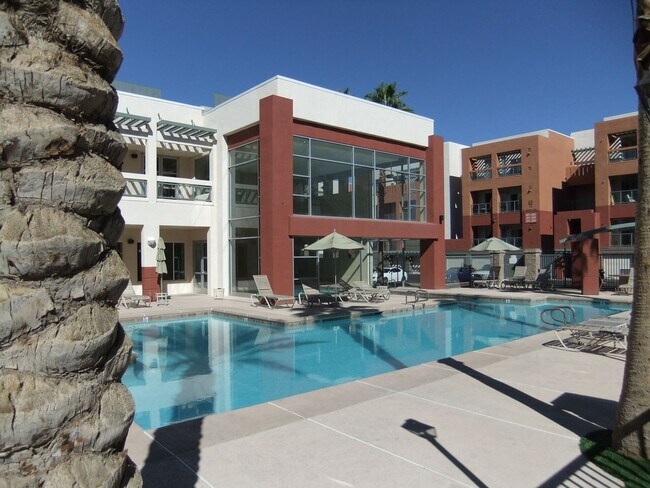 Building Photo - Park Avenue Mid-Rise Condo. Balcony. Full Services HOA