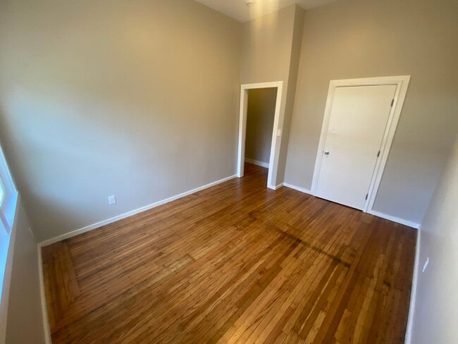 Building Photo - 540 32nd St