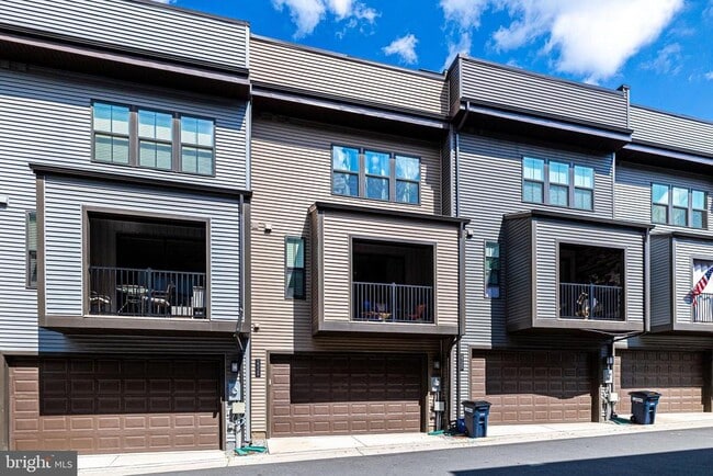 Building Photo - 2335 Water Promenade Ave