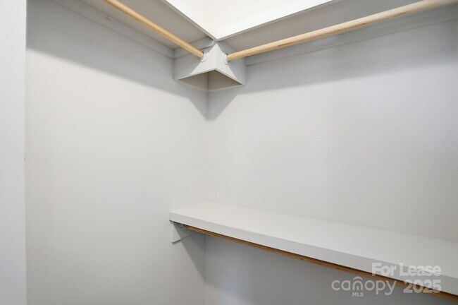 Building Photo - 1306 Carolyn Dr