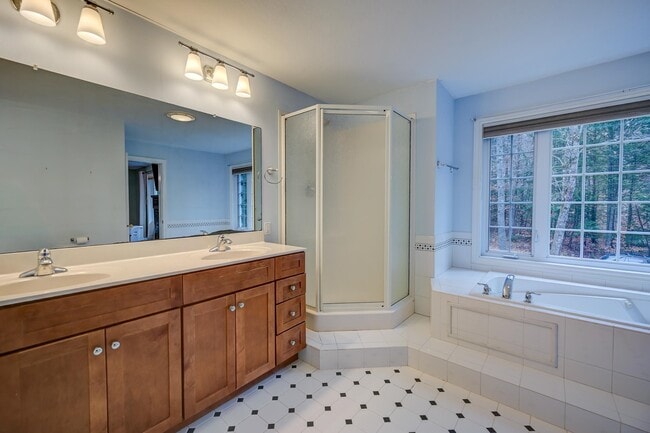 Building Photo - 28 Grachen Dr