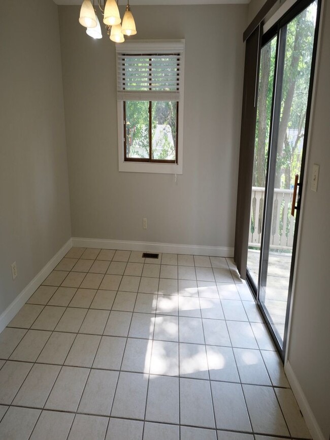 Building Photo - 1307 Kingsridge Ct